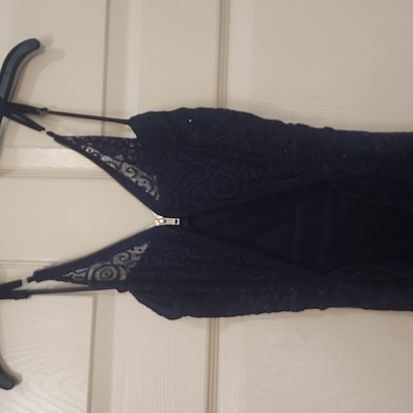 Lace dress - Picture 2 of 4